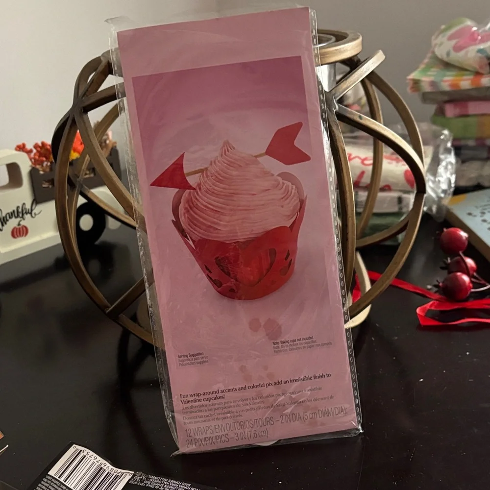 Valentine's Day Cupcake Wrappers - Red Heart Design